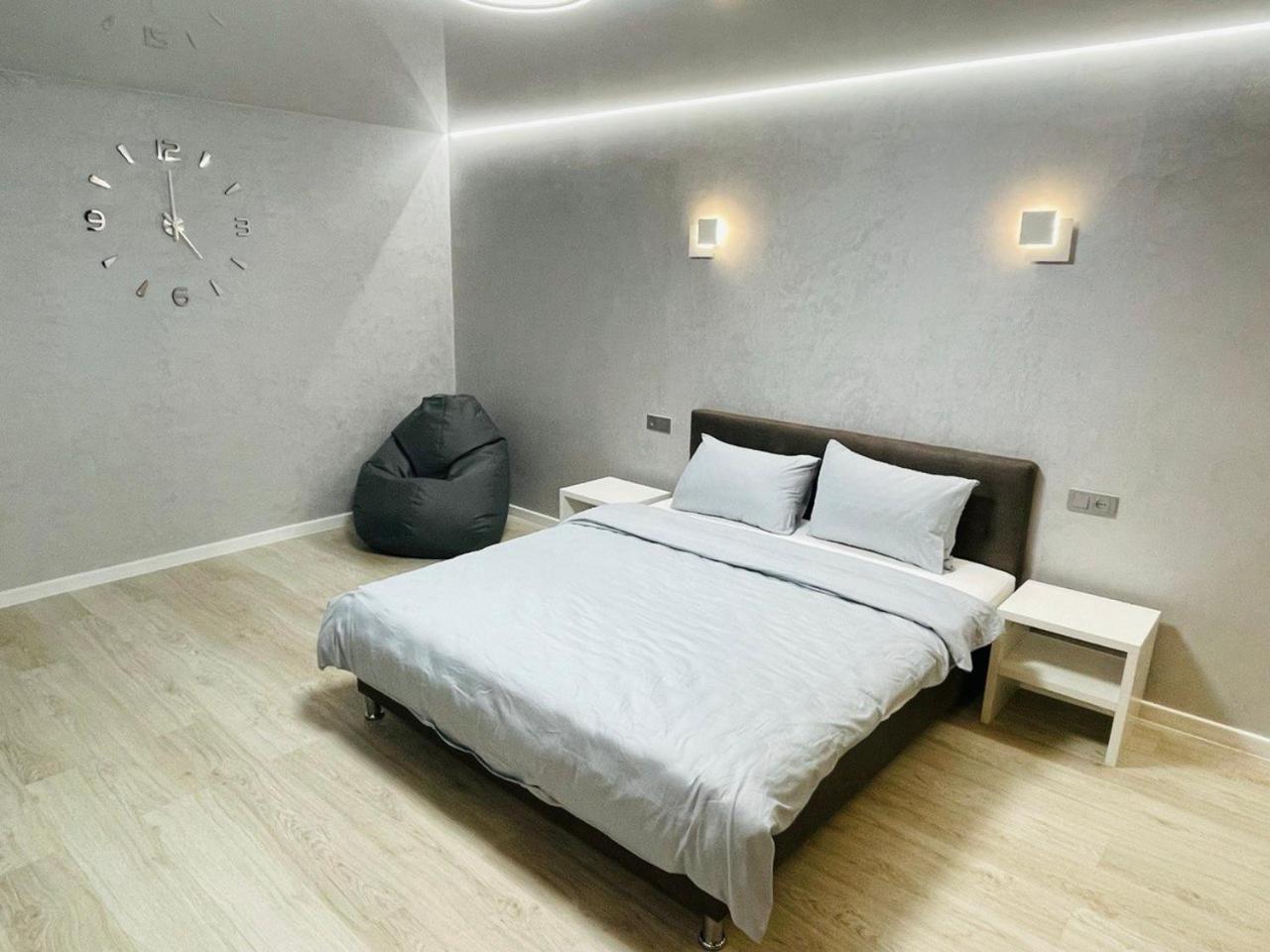 Apartcenter Вип Апартаменты В Центре Города На Гагарина Kryvyj Rih Exteriör bild